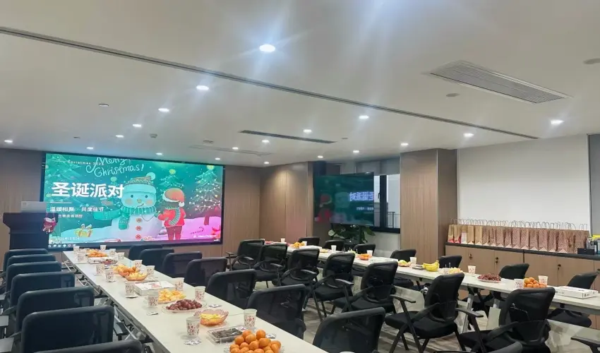 When the jingle of Christmas bells mingled with the laughter in the office, this well-thought-out team building activity filled the winter days at the end of 2025 with heartwarming vibes. Taste the Christmas Joy First: Food Fuels the Fun The aroma of pizza mixed with the sweetness of fresh fruits, and snacks and hot drinks steamed gently on the table. The perfect way to kick off team building? Let your taste buds indulge in the festive atmosphere first! When the jingle of Christmas bells mingled with the laughter in the office, this well-thought-out team building activity filled the winter days at the end of 2025 with heartwarming vibes. Taste the Christmas Joy First: Food Fuels the Fun The aroma of pizza mixed with the sweetness of fresh fruits, and snacks and hot drinks steamed gently on the table. The perfect way to kick off team building? Let your taste buds indulge in the festive atmosphere first!