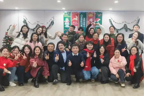 Christmas Cheer in the Office   Team Bonding "Paper Cup Christmas Tree" Was Pure Magic